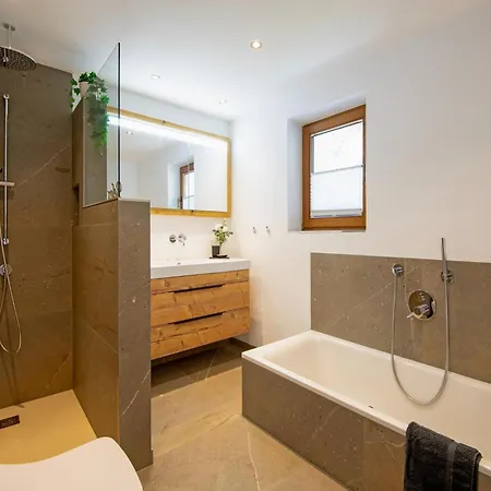 Exclusive With Garden And Whirlpool *