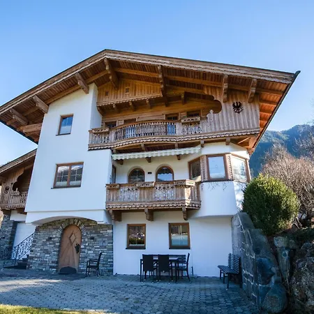 Dom wakacyjny Exclusive With Garden And Whirlpool *